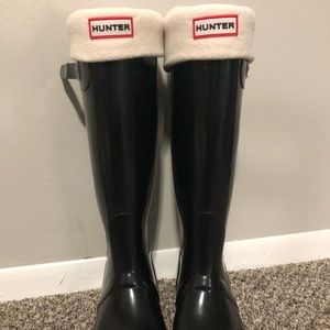 Hunter Original Tall Rain Boots Black with socks!!